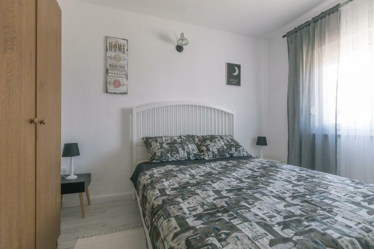 Hedon-Stone Apartment Starigrad Paklenica Exterior photo