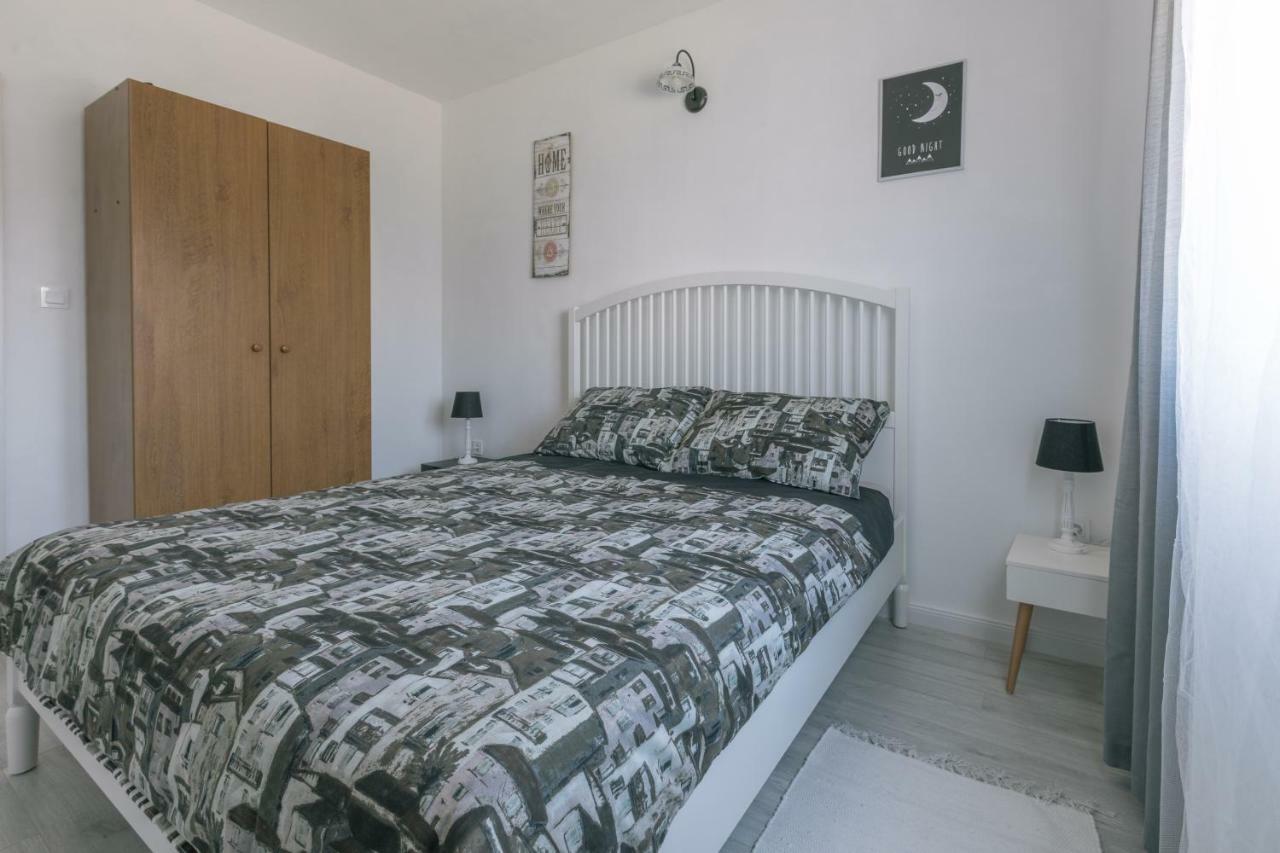 Hedon-Stone Apartment Starigrad Paklenica Exterior photo