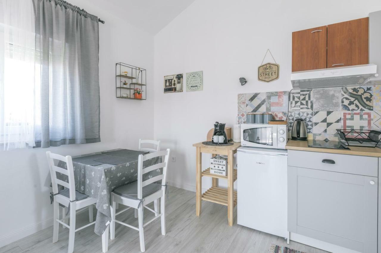 Hedon-Stone Apartment Starigrad Paklenica Exterior photo